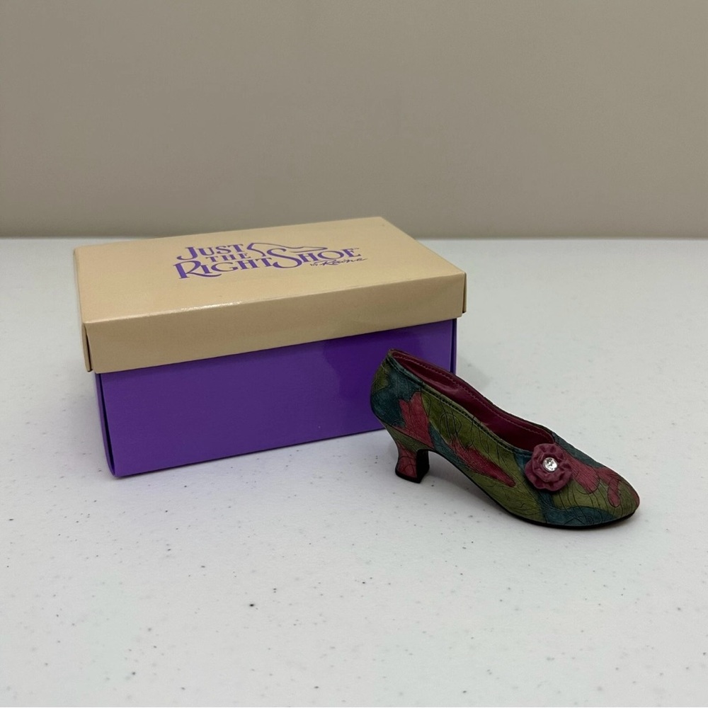 Just The Right Shoe by Raine Rose Court 25009 Collectible Shoe Figurine 1998